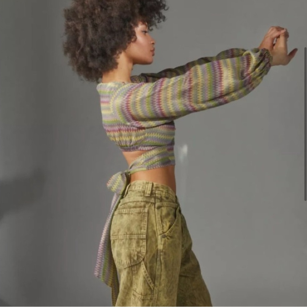 Urban Outfitters Kary Keyhole Tie-back Top - Picture 2 of 6